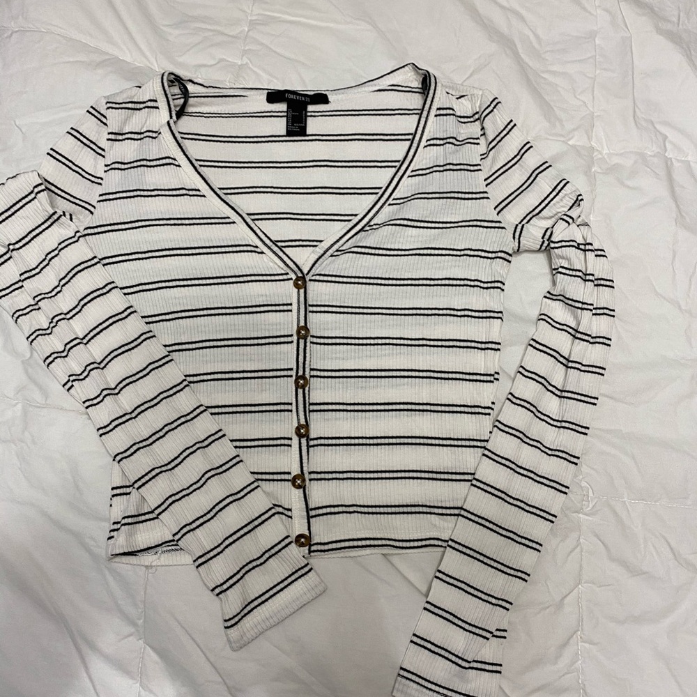 Cropped buttoned long sleeve!!